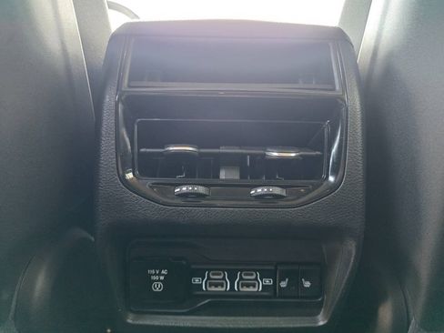 Used 2023 Jeep Grand Cherokee Limited w/ Black Appearance Package AWD/4WD image 18