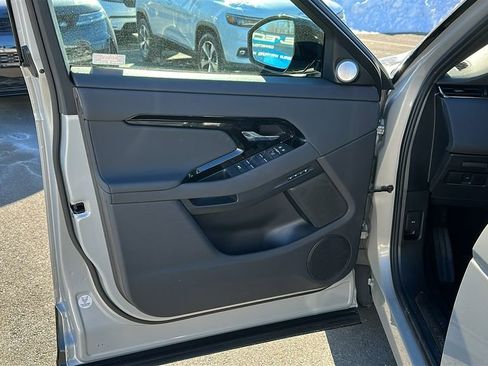 Used 2024 Land Rover Range Rover Evoque Dynamic SE image 8