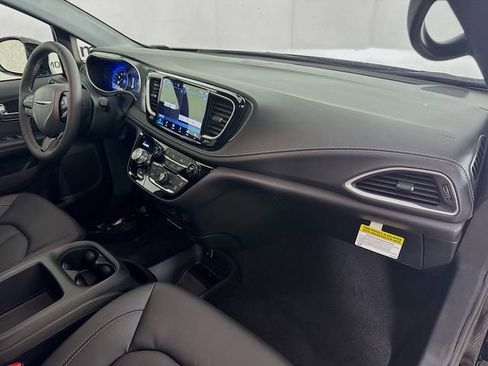 New 2026 Chrysler Pacifica Select w/ S Appearance Package image 26