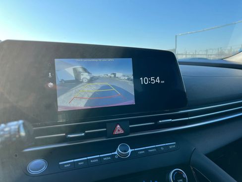 Used 2025 Hyundai Elantra SEL image 17