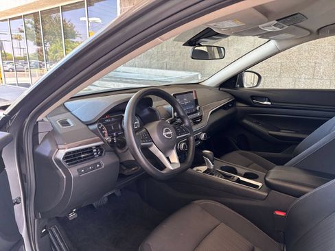Used 2025 Nissan Altima 2.5 SV FWD image 35
