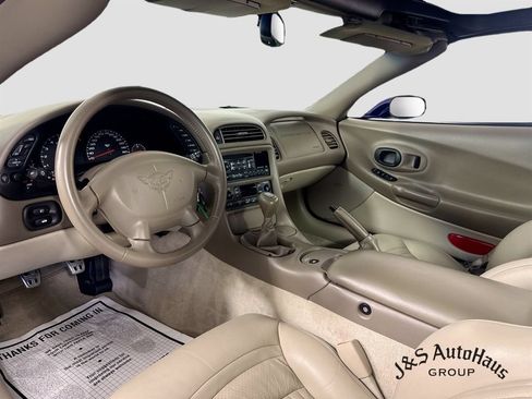 Used 2004 Chevrolet Corvette Coupe w/ Preferred Equipment Group RWD image 27