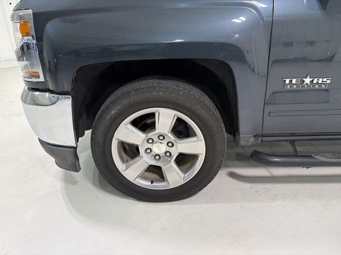 Used 2018 Chevrolet Silverado 1500 LT w/ Texas Edition RWD image 9