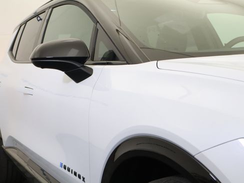 New 2026 Chevrolet Equinox EV RS image 3