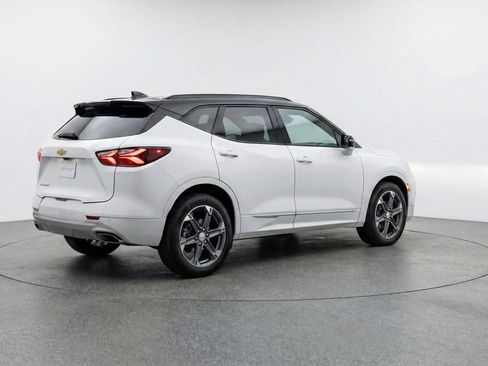 Used 2025 Chevrolet Blazer LT image 9