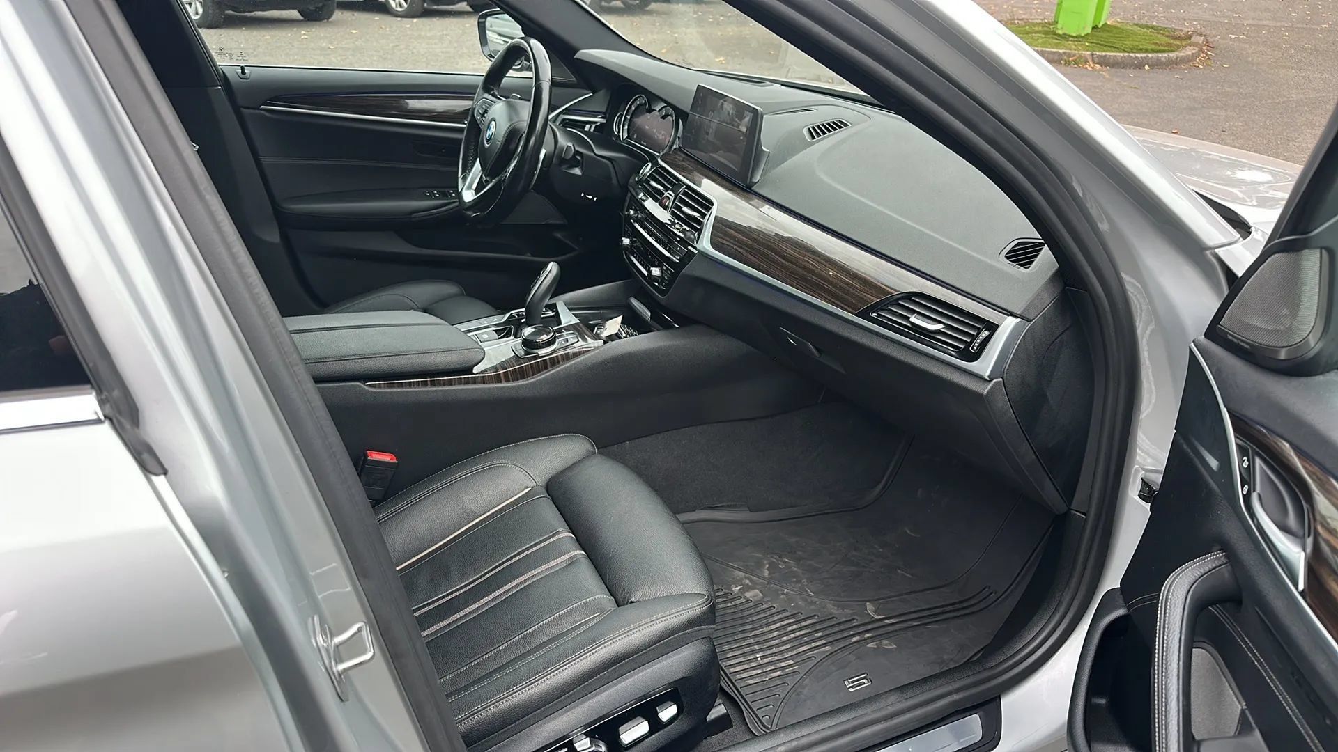 Used 2017 BMW 530i xDrive AWD/4WD image 16