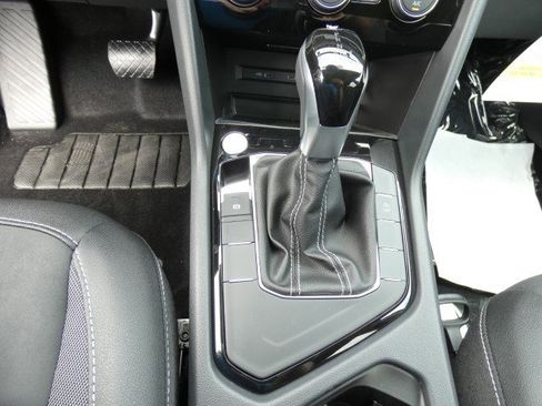 New 2024 Volkswagen Taos SE image 28