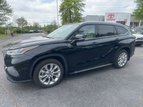 Used 2024 Toyota Highlander Limited AWD/4WD image 3