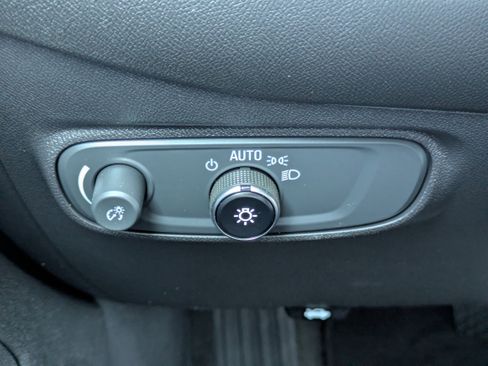 Used 2023 Chevrolet Equinox LS image 14