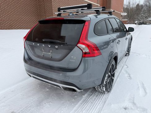 Used 2018 Volvo V60 T5 Cross Country w/ Convenience Package image 10