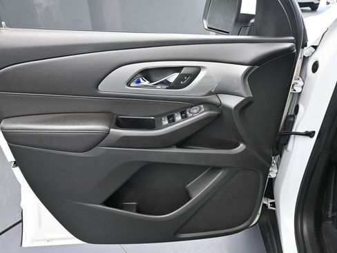 Used 2023 Chevrolet Traverse LT image 12