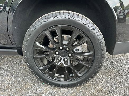 Used 2025 GMC Yukon Denali w/ Sun & Power Step Package AWD/4WD image 16