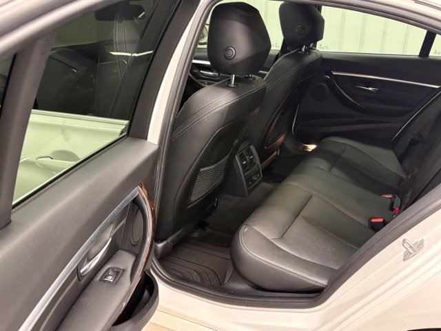 Used 2017 BMW 330i xDrive Sedan AWD/4WD image 8