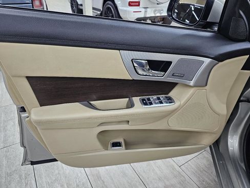 Used 2013 Jaguar XF XF 2.0L I4T image 36