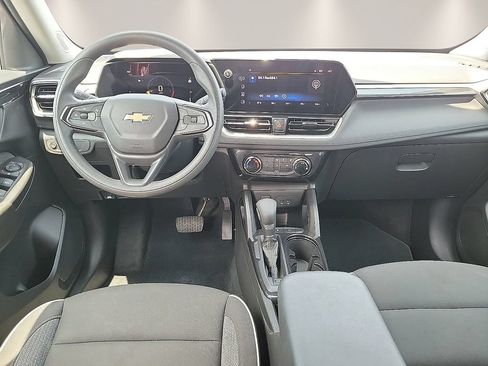 Used 2025 Chevrolet TrailBlazer LT FWD image 9