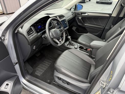 Used 2024 Volkswagen Tiguan SE image 7