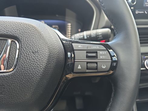 Certified 2025 Honda Pilot Elite image 16