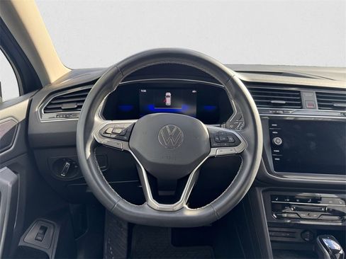 Certified 2022 Volkswagen Tiguan SE image 12