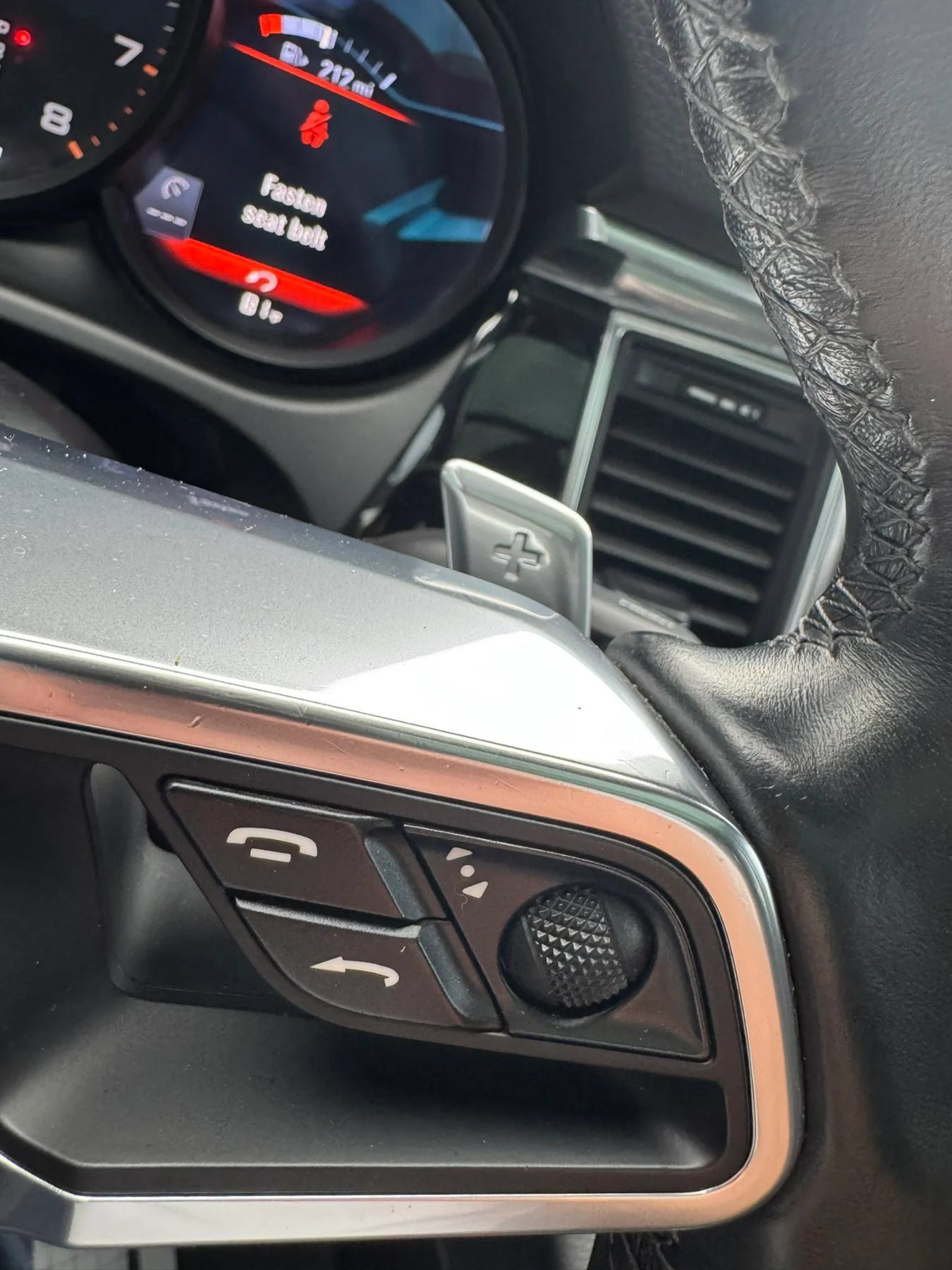 Used 2018 Porsche Macan AWD/4WD image 33