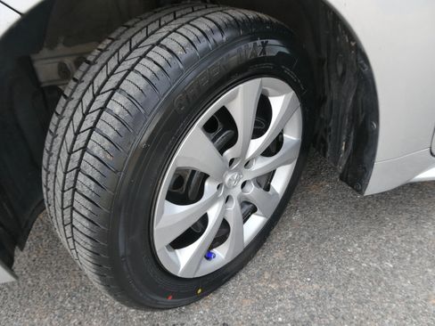 Used 2021 Toyota Corolla LE image 27