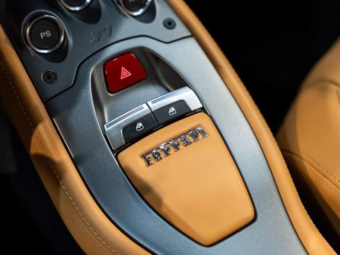 Used 2010 Ferrari 458 Italia Coupe RWD image 40