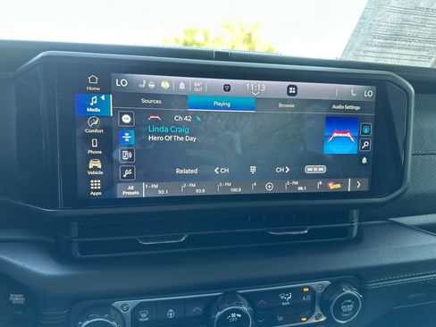 Used 2025 Jeep Gladiator Mojave w/ Convenience Group AWD/4WD image 26