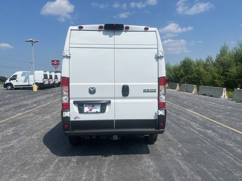 Used 2025 RAM ProMaster 2500 w/ Convenience Group image 4