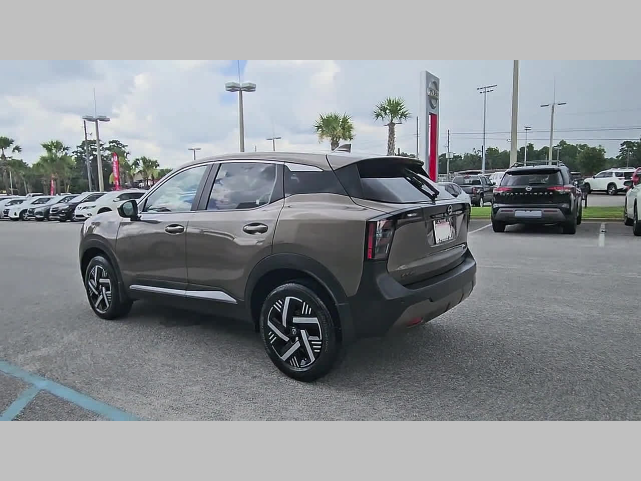 Used 2025 Nissan Kicks SV FWD image 30