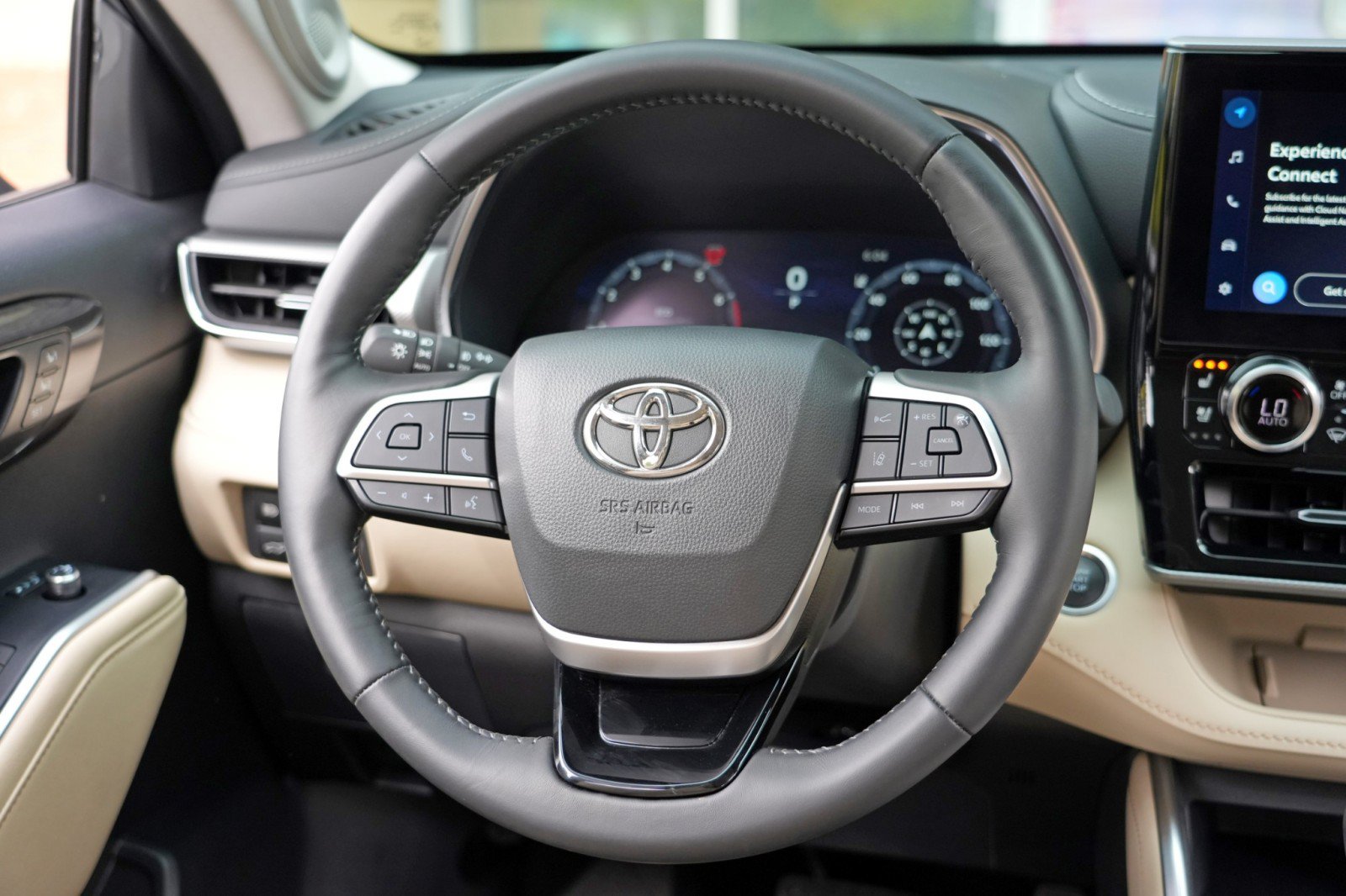 Used 2024 Toyota Highlander Platinum FWD image 21