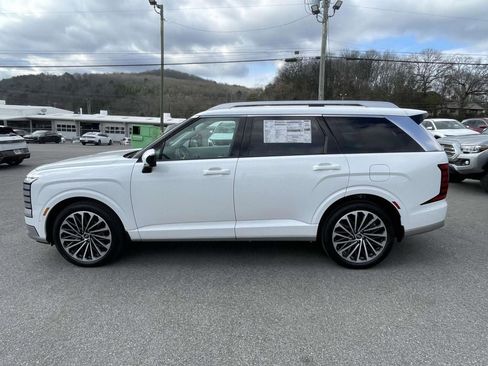 New 2026 Hyundai Palisade Calligraphy FWD image 2