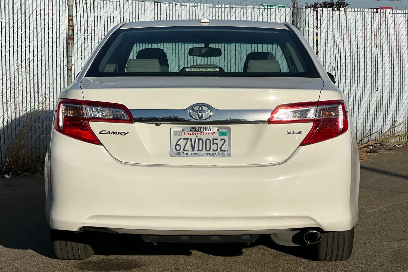 Used 2013 Toyota Camry XLE w/ Leather Pkg FWD image 4
