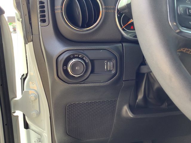 Used 2023 Jeep Wrangler Unlimited Sahara AWD/4WD image 15
