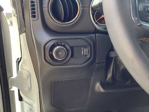Used 2023 Jeep Wrangler Unlimited Sahara AWD/4WD image 15