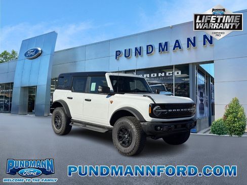 New 2025 Ford Bronco Badlands image 1