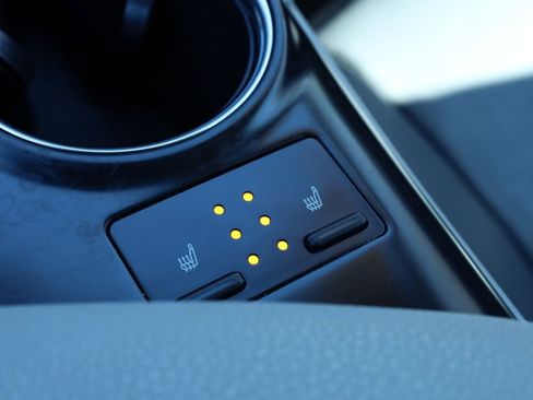 Used 2020 Toyota Camry XLE image 16