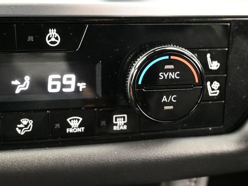Used 2024 Nissan Pathfinder Platinum FWD image 15