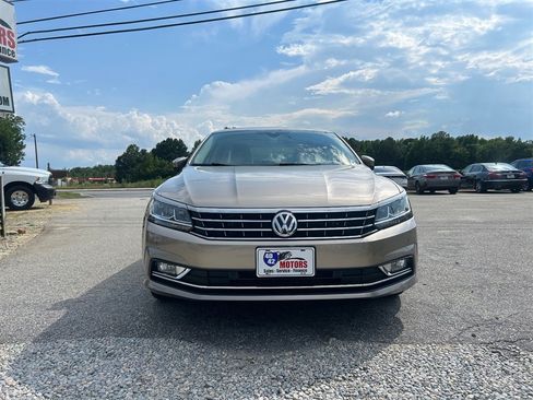 Used 2017 Volkswagen Passat 1.8T SEL Premium FWD image 8