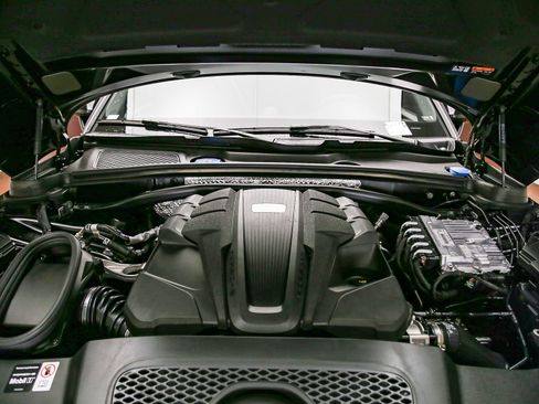 Certified 2026 Porsche Macan S AWD/4WD image 32