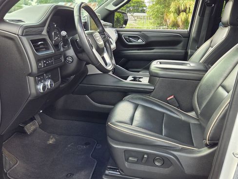 Certified 2021 GMC Yukon XL SLT w/ SLT Premium Package AWD/4WD image 9