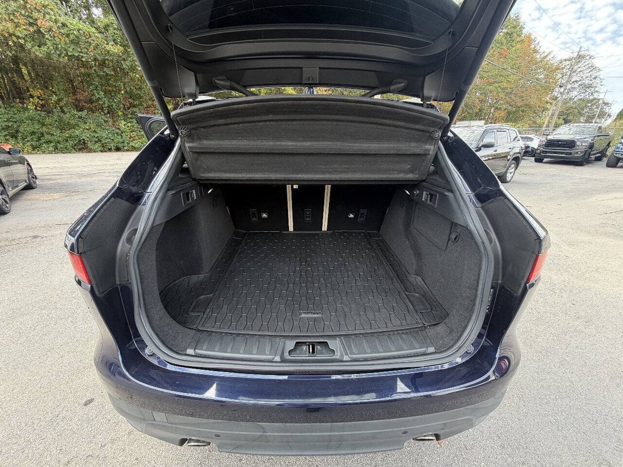 Used 2018 Jaguar F-PACE Premium AWD/4WD image 7