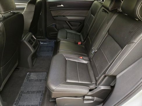 Used 2023 Volkswagen Atlas Cross Sport SE w/ Black Wheel Package image 18