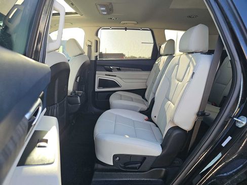 Used 2025 Kia Telluride EX w/ EX Captain's Chair Package FWD image 9