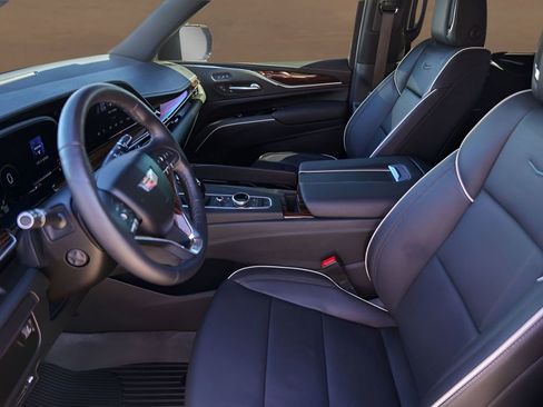 Used 2022 Cadillac Escalade Premium Luxury image 9