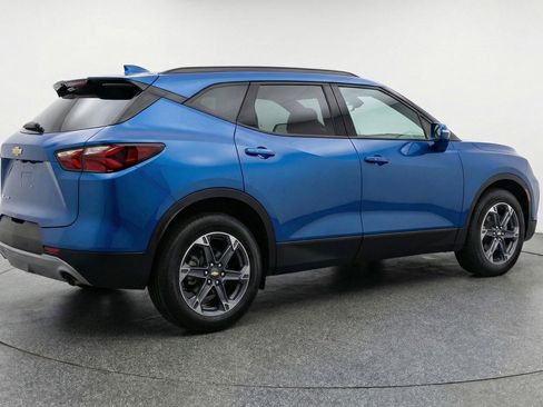 Used 2025 Chevrolet Blazer LT FWD image 9