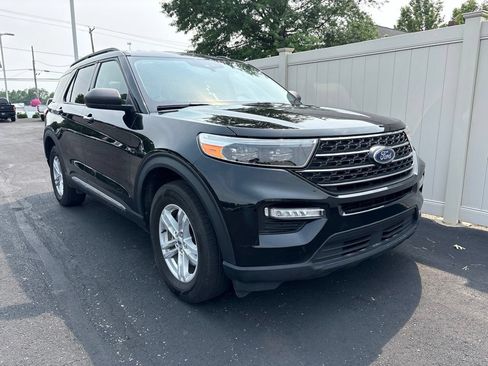 Used 2024 Ford Explorer XLT w/ Equipment Group 202A AWD/4WD image 2