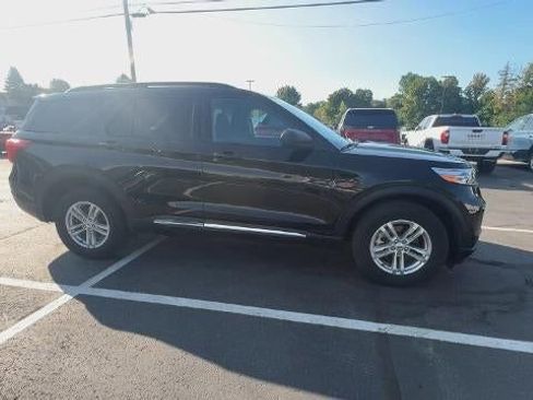 Used 2023 Ford Explorer XLT image 9