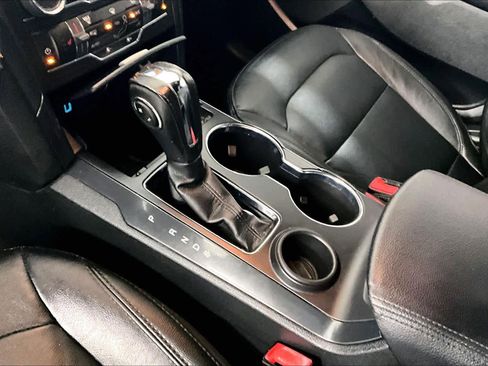 Used 2018 Ford Explorer XLT w/ Equipment Group 202A image 16