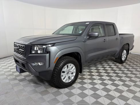 Used 2022 Nissan Frontier SV AWD/4WD image 3