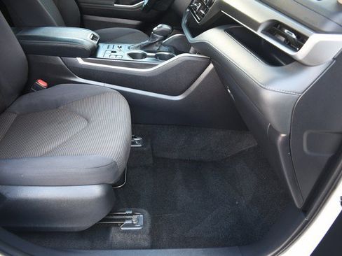 Certified 2025 Toyota Highlander LE AWD/4WD image 25
