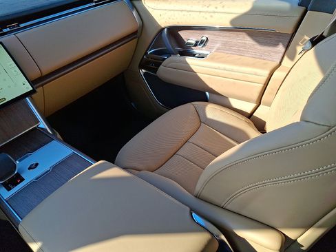 New 2026 Land Rover Range Rover Long Wheelbase SE image 13